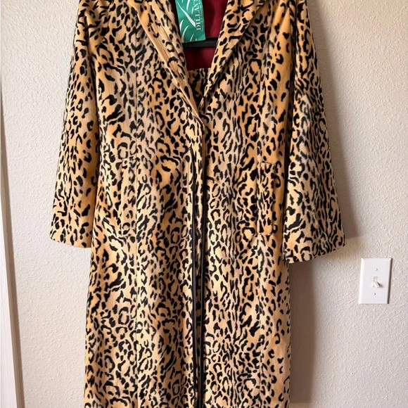 Leopard print coat skirt set, belted coat pocket side,slit skirt, plush print. - Picture 5 of 10